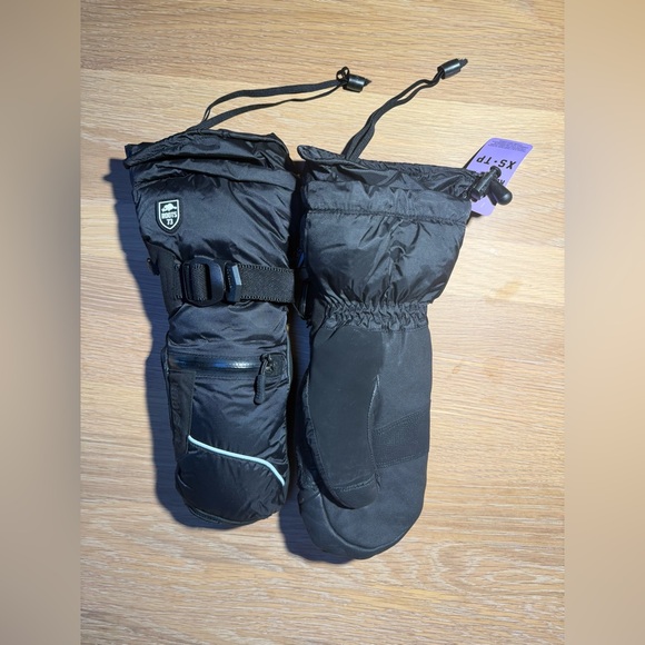 Black Roots Mittens - Picture 4 of 10